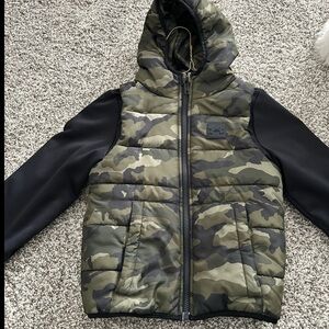 Under Armour Black and Camouflage Puffer Coat Size 6